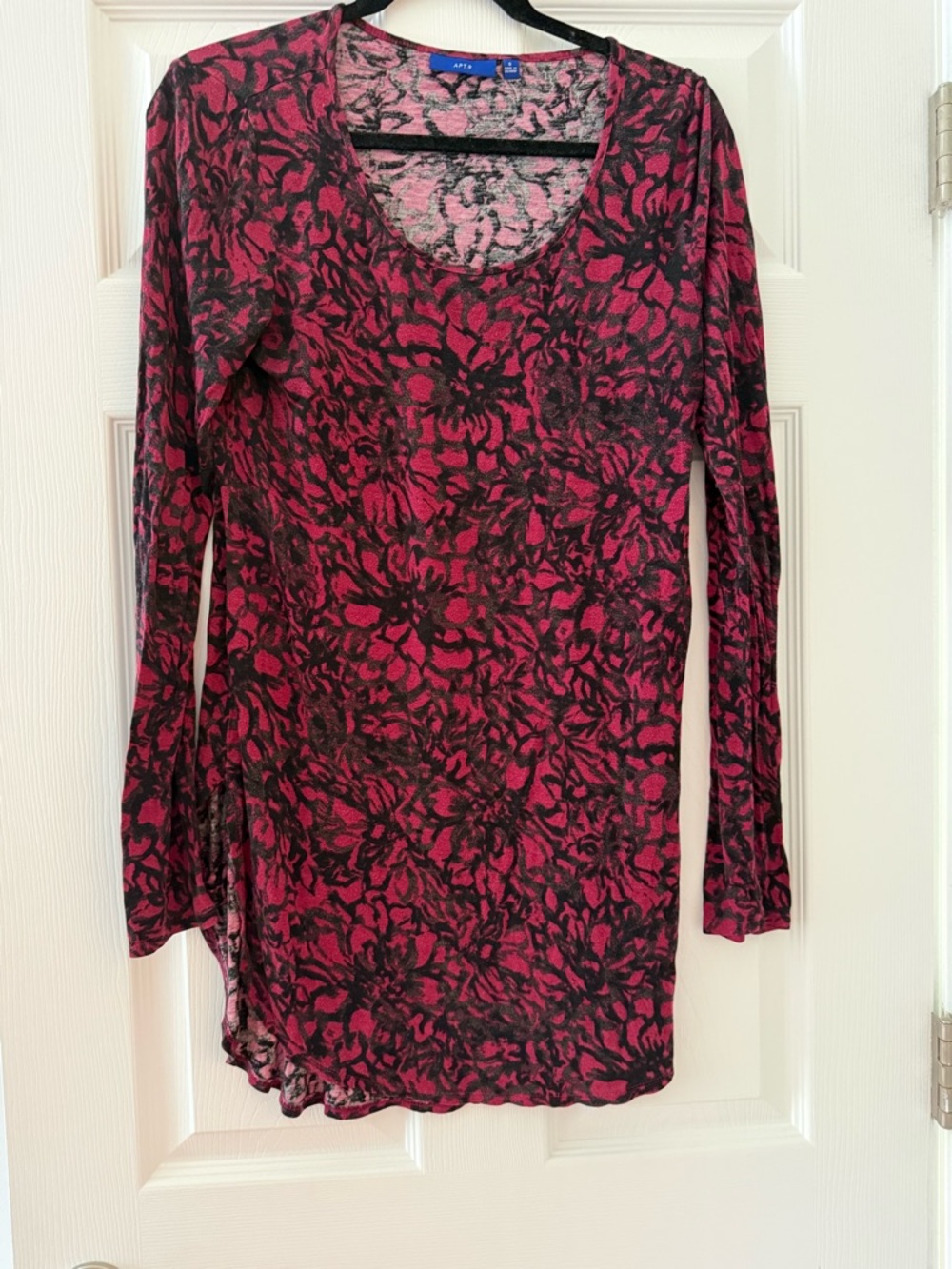 Floral Knit Top ** Bundle 5+ items and name your offer!!! 💖💞